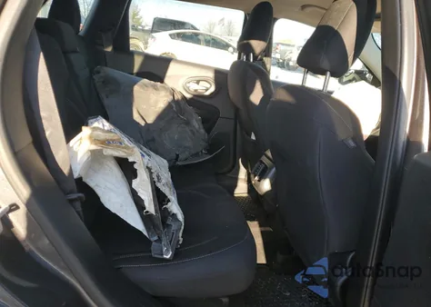 2016 Jeep Cherokee Latitude z USA, uszkodzony, nr VIN 1C4PJMCS5GW105995